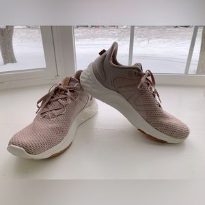 New Balance Women’s 9.5 B Fresh Foam Roav Dusty Pink WORN ONCE
